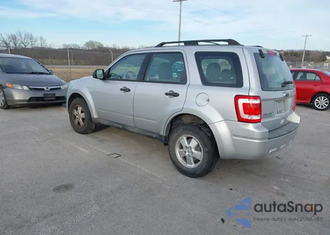 2011 Ford Escape Xls z USA, uszkodzony, nr VIN 1FMCU0C76BKB98015